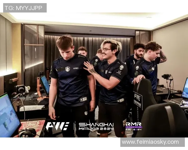 CS冬季大型锦标赛战队赞助商推出联名外设